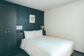 Hamilton Hotel Black